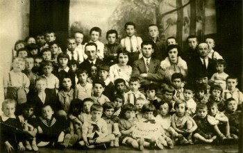 סבתא מרים בגן הילדים